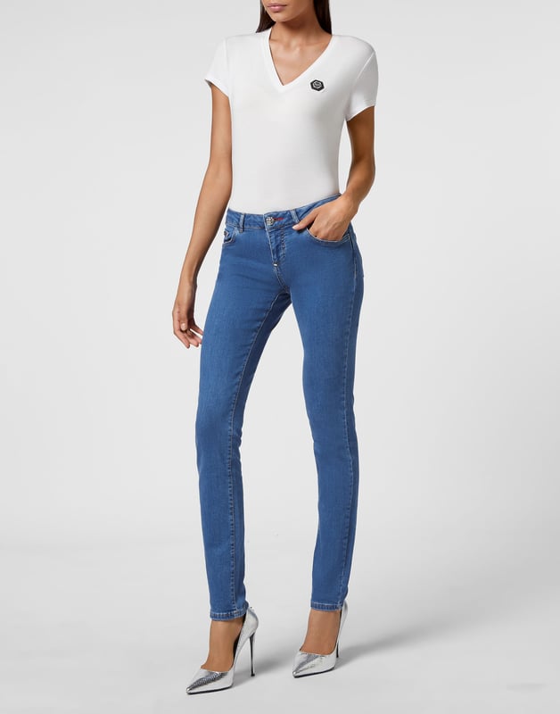 Stretch stone washed denim 5 pocket jeggings. Enkele metalen knoopsluiting.