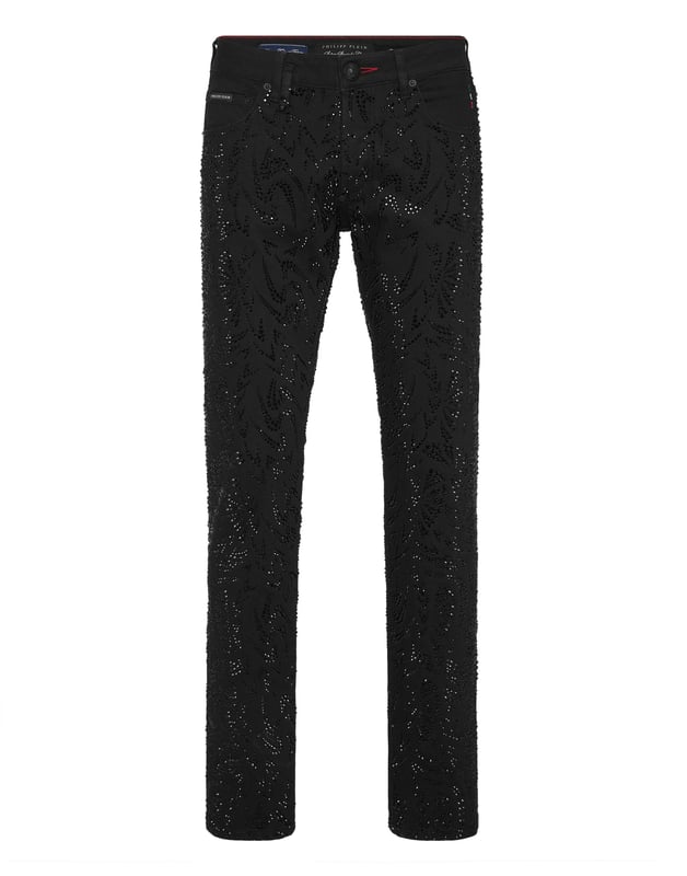 Olvídese de la rutina y elija algo totalmente original como estos vaqueros de fuerte carácter.                                                                 Denim con efecto desgastado   Decoración de pedrería   Un solo botón de metal   Parche con logotipo cosido en la parte trasera   Ajuste: Super Straight