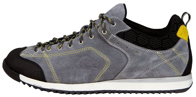 "GUGGEN Mountain wandel- en trekkingschoenen voor heren HPC54


Zin in een echt lichtgewicht uit de range van trekkingschoenen? Dan mag je dit model van Guggen Mountain niet missen. Hij heeft niet alleen een laag gewicht van 465 gram (een schoen in maat 42), maar overtuigt ook door een aantrekkelijke casual look. Uw voordeel: u kunt dit model niet alleen dragen tijdens het wandelen of wandelen, maar ook tijdens het winkelen in de stad zonder problemen.

Als u op zoek bent naar een schoen die u niet alleen bij sportieve uitdagingen begeleidt, dan krijgt u met dit model waar voor uw geld! Combineer de schoen eenvoudig met een klassieke blauwe jeans en creëer een outfit die niet alleen sportief is, maar ook ontzettend modern!

Uiteraard wordt ook aan de hoogste eisen voldaan in verband met de geboden comfortfactor. Dit komt onder meer tot uiting in de hoogwaardige rubberen zool, die zorgt voor een betrouwbare grip - zelfs op oneffen ondergrond.

Met deze schoen krijg je een echte allrounder die je op verschillende gebieden van het dagelijks leven zal begeleiden. Dankzij de hoogwaardige materialen profiteer je bovendien van een betrouwbare pasvorm, die je ook bij sportievere excursies en bij spontane bewegingen niet in de steek laat.

Hier spreekt de naam voor zich! De "High Performance Line" van Guggen Mountain biedt niet alleen betrouwbare grip, maar ook onder andere Vibram-zolen. Dit betekent dat wandelen of lopen op tamelijk oneffen terrein geen grote uitdaging meer is.
Hier ontmoeten hoogwaardige materialen en hoogwaardige afwerking elkaar. In deze context profiteert de gebruiker van schoenen die flexibel zijn en op vrijwel alle gebieden kunnen worden gebruikt.
Vooral als je regelmatig in de bergen bent en je steeds verder laat drijven door een hoog sportief ambitieniveau, vind je hier zeker de juiste modellen.

Bijzonder ambitieuze wandelaars die altijd op zoek zijn naar nieuwe uitdagingen waarderen een dergelijke hoogwaardige schoen. De modellen uit de serie "High Performance Line" bieden je een ideale combinatie van alle eigenschappen die je associeert met een betrouwbare wandelschoen. Je geniet van een hoog gebruikscomfort, aangename materialen en maximaal sportief comfort – waar je pad je ook brengt.

Wij bij GUGGEN Mountain zijn ervan overtuigd dat onze producten uit de "High Performance Line" u zullen inspireren.

    Waterdicht dankzij het nieuwste membraan
    Versterkte neus met rubberen dop
    Laag gewicht van slechts 465 gram (schoenmaat EU 42)
    Buitenhuid van leer
    Gefabriceerd in de EU
    allrounder
    aanpak schoen
"