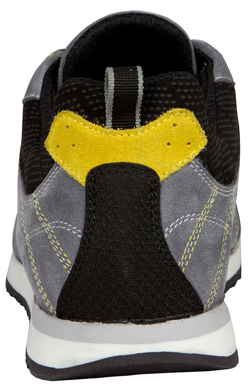 "GUGGEN Mountain wandel- en trekkingschoenen voor heren HPC54


Zin in een echt lichtgewicht uit de range van trekkingschoenen? Dan mag je dit model van Guggen Mountain niet missen. Hij heeft niet alleen een laag gewicht van 465 gram (een schoen in maat 42), maar overtuigt ook door een aantrekkelijke casual look. Uw voordeel: u kunt dit model niet alleen dragen tijdens het wandelen of wandelen, maar ook tijdens het winkelen in de stad zonder problemen.

Als u op zoek bent naar een schoen die u niet alleen bij sportieve uitdagingen begeleidt, dan krijgt u met dit model waar voor uw geld! Combineer de schoen eenvoudig met een klassieke blauwe jeans en creëer een outfit die niet alleen sportief is, maar ook ontzettend modern!

Uiteraard wordt ook aan de hoogste eisen voldaan in verband met de geboden comfortfactor. Dit komt onder meer tot uiting in de hoogwaardige rubberen zool, die zorgt voor een betrouwbare grip - zelfs op oneffen ondergrond.

Met deze schoen krijg je een echte allrounder die je op verschillende gebieden van het dagelijks leven zal begeleiden. Dankzij de hoogwaardige materialen profiteer je bovendien van een betrouwbare pasvorm, die je ook bij sportievere excursies en bij spontane bewegingen niet in de steek laat.

Hier spreekt de naam voor zich! De "High Performance Line" van Guggen Mountain biedt niet alleen betrouwbare grip, maar ook onder andere Vibram-zolen. Dit betekent dat wandelen of lopen op tamelijk oneffen terrein geen grote uitdaging meer is.
Hier ontmoeten hoogwaardige materialen en hoogwaardige afwerking elkaar. In deze context profiteert de gebruiker van schoenen die flexibel zijn en op vrijwel alle gebieden kunnen worden gebruikt.
Vooral als je regelmatig in de bergen bent en je steeds verder laat drijven door een hoog sportief ambitieniveau, vind je hier zeker de juiste modellen.

Bijzonder ambitieuze wandelaars die altijd op zoek zijn naar nieuwe uitdagingen waarderen een dergelijke hoogwaardige schoen. De modellen uit de serie "High Performance Line" bieden je een ideale combinatie van alle eigenschappen die je associeert met een betrouwbare wandelschoen. Je geniet van een hoog gebruikscomfort, aangename materialen en maximaal sportief comfort – waar je pad je ook brengt.

Wij bij GUGGEN Mountain zijn ervan overtuigd dat onze producten uit de "High Performance Line" u zullen inspireren.

    Waterdicht dankzij het nieuwste membraan
    Versterkte neus met rubberen dop
    Laag gewicht van slechts 465 gram (schoenmaat EU 42)
    Buitenhuid van leer
    Gefabriceerd in de EU
    allrounder
    aanpak schoen
"