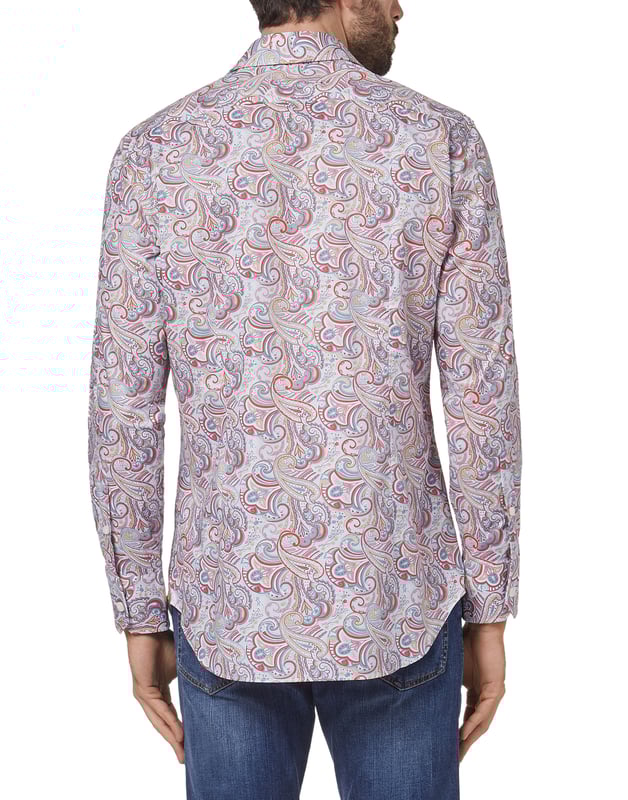 El boteh, más conocido como cachemira o paisley, es un patrón ancestral que evoca imágenes exóticas y que aquí aparece estampado en toda la prenda en esta camisa de popelina de algodón. Cuello camisero pequeño, modelo: Milano. Puños con dos botones. Incluye botones cuadrados de nácar. Corte: Slim/Silver