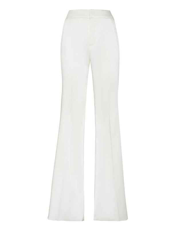 The elegance of flare trousers is indisputable. See this model designed for the new season.   Stretch stain   Waistband with hidden button    Slit pockets   Logoed metal badge on the back