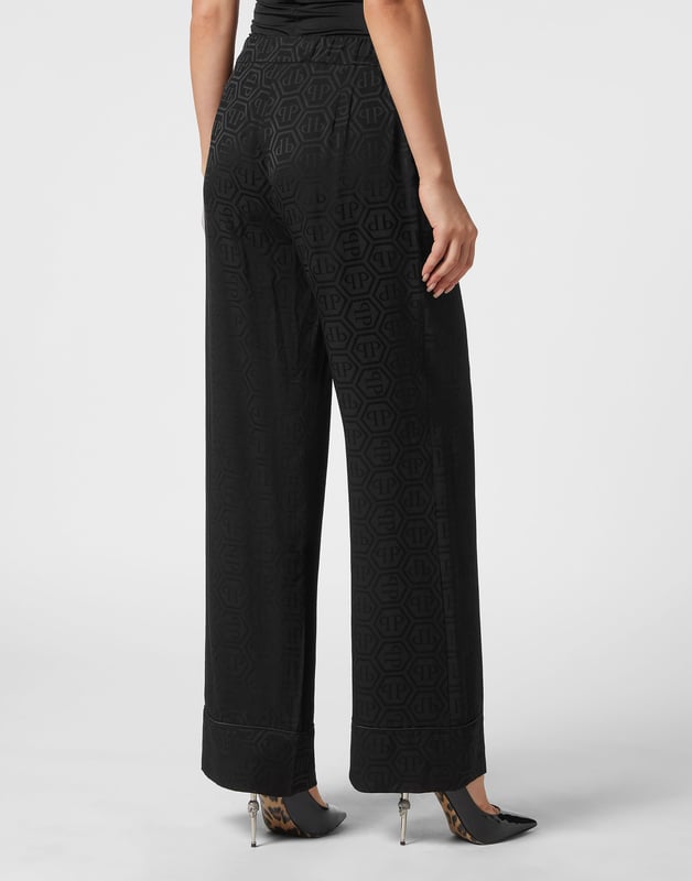 Trousers Monogram Rediscover the meaning of simple elegance with this silk pijama pant. Check out the details. Silk fabric with jacquarded monogram Elastic waistband Edges with piping