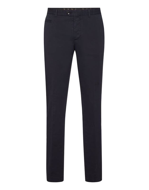 Revolutionize your most formal outfits with a glimpse of tailoring. We suggest these cotton trousers. Discover their features.  Stretch cotton gabardine   Logoed label on the back  Single button on the waistband   Slit pockets