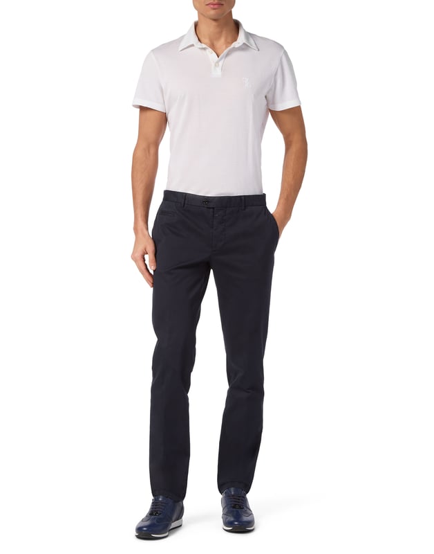 Revolutionize your most formal outfits with a glimpse of tailoring. We suggest these cotton trousers. Discover their features.  Stretch cotton gabardine   Logoed label on the back  Single button on the waistband   Slit pockets