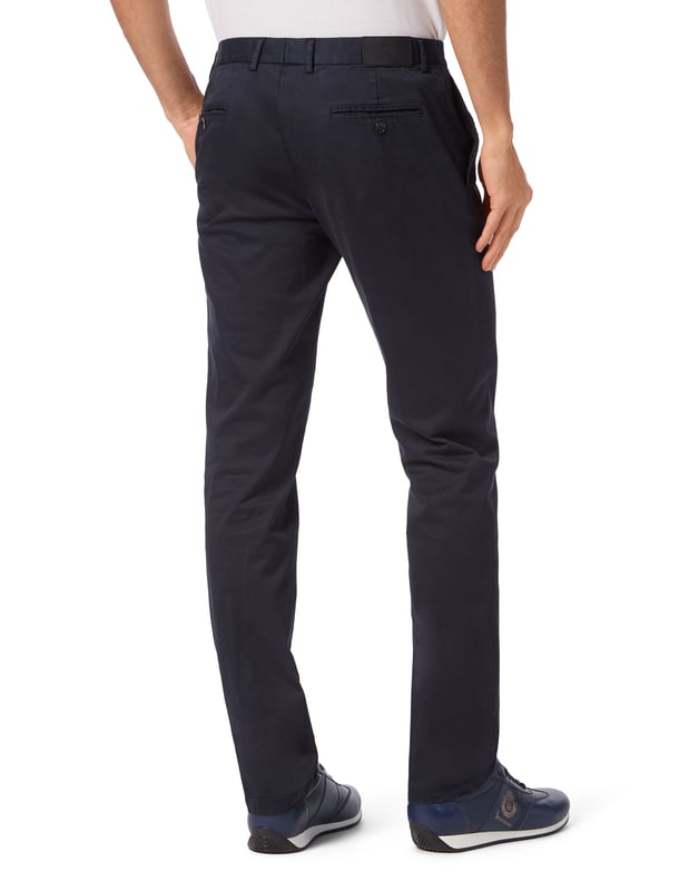 Revolutionize your most formal outfits with a glimpse of tailoring. We suggest these cotton trousers. Discover their features.  Stretch cotton gabardine   Logoed label on the back  Single button on the waistband   Slit pockets