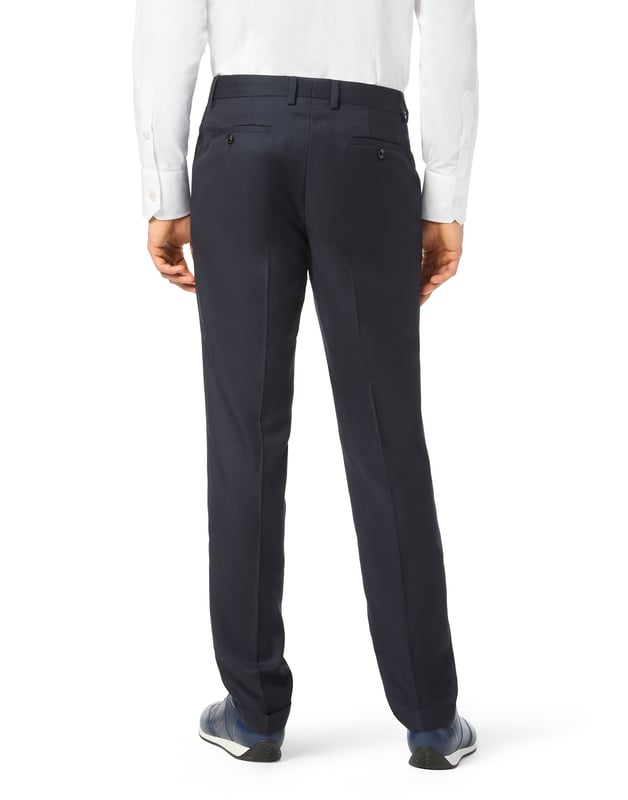 Classic-cut trousers are a must-have that all mens wardrobes should have. We recommend this woven wool model. Discover all their features.   Partridge eye wool fabric   Button fastening waistband   Stud on belt loop   Welt pockets   Turn-up cuffs