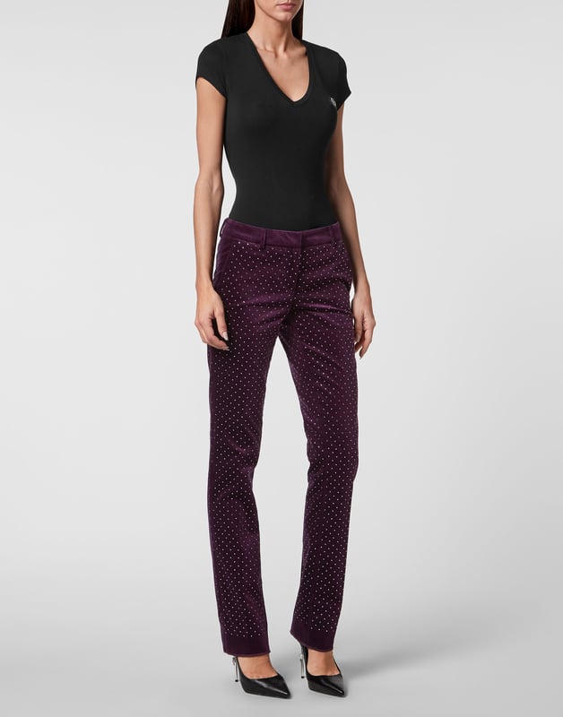 con cristales  ¿Es Usted fan de un look glamuroso? Eche un vistazo a este pantalón de terciopelo de algodón con incrustaciones de pedrería. Descubra nuestra atención a los detalles, como la botonadura oculta en la cintura. Dos bolsillos ribeteados.