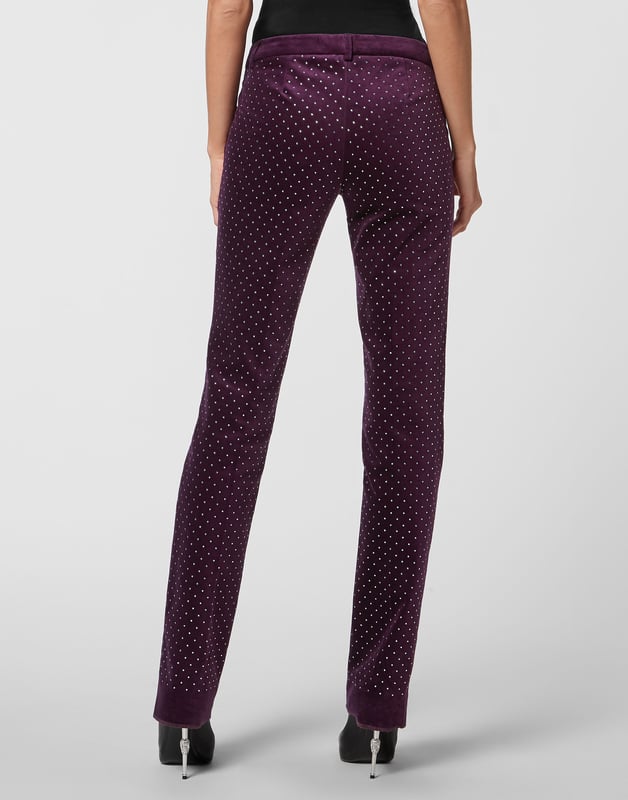 con cristales  ¿Es Usted fan de un look glamuroso? Eche un vistazo a este pantalón de terciopelo de algodón con incrustaciones de pedrería. Descubra nuestra atención a los detalles, como la botonadura oculta en la cintura. Dos bolsillos ribeteados.