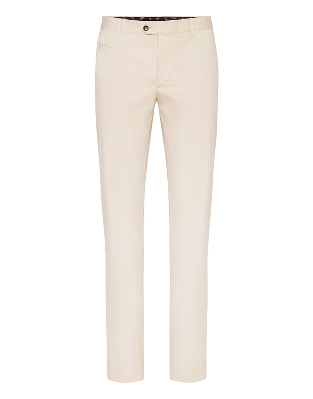 Revolutionize your most formal outfits with a glimpse of tailoring. We suggest these cotton trousers. Discover their features.  Stretch cotton gabardine   Logoed label on the back  Single button on the waistband   Slit pockets