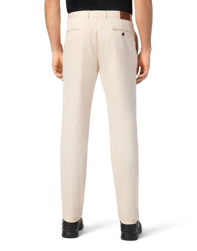 Revolutionize your most formal outfits with a glimpse of tailoring. We suggest these cotton trousers. Discover their features.  Stretch cotton gabardine   Logoed label on the back  Single button on the waistband   Slit pockets
