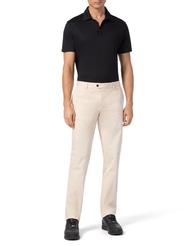 Revolutionize your most formal outfits with a glimpse of tailoring. We suggest these cotton trousers. Discover their features.  Stretch cotton gabardine   Logoed label on the back  Single button on the waistband   Slit pockets