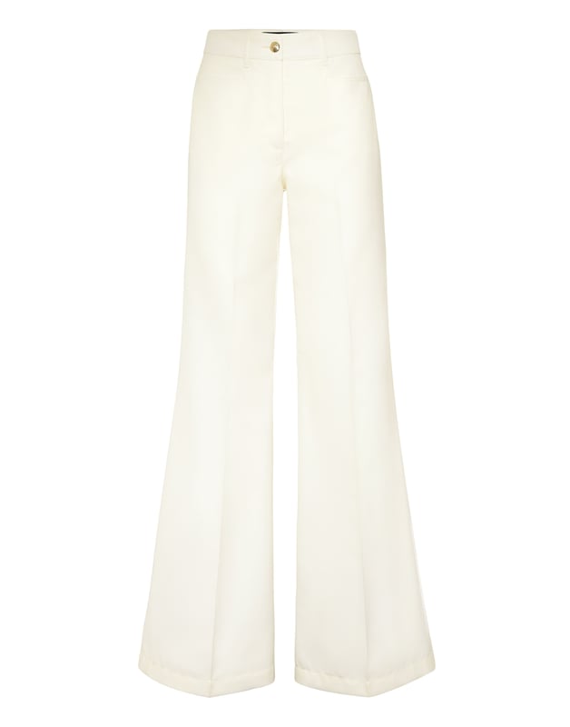 La elegancia de los pantalones palazzo es indiscutible. Vea este modelo diseñado para la nueva temporada.   Mezcla de gabardina de lana   Un solo botón metálico   Bolsillos delanteros de carrettera   Bolsillos traseros de parche   Insignia metálica con logotipo cosida en la parte trasera