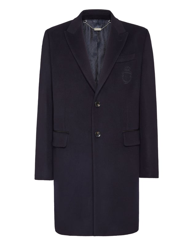 Billionaire consigue combinar elegancia y lujo. Deléitese con este abrigo de suave mezcla de cachemira con detalles realmente especiales. Descubra más.  Tejido de cachemira y lana  Detalles de alcántara  Solapas de pico  Monograma bordado en la parte izquierda del pecho  Insignia en tachuela cosida en el lazo para colgar en el canesú  Dos botones de cuerno con logotipo  Bolsillos con solapa  Abertura en la espalda  Forro interior