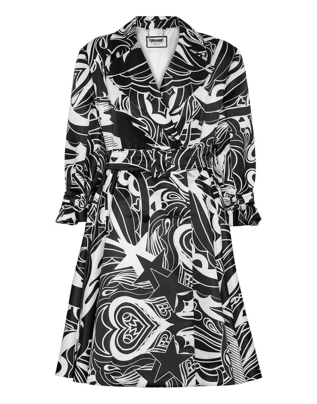Eleganz und Einzigartigkeit: das ist das Muss dieser Saison. Wir empfehlen Ihnen diesen charakterstarken Trenchcoat aus Duchess-Satin. Sehen Sie die Details.   Duchess-Satin mit Tribal-Zirkusmuster    Zweireihig mit gefütterten Knöpfen   Schnallengürtel   Spitzes Revers   3/4-Ärmel   Schlitztaschen   Ausgestellter Schnitt für mehr Volumen und Bewegung   Innenfutter