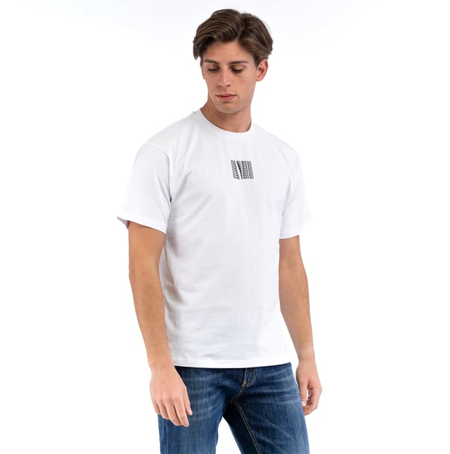 Entdecken Sie einen dynamischen und raffinierten Look mit den T-Shirts von BIKKEMBERGS: weich im Griff, mit vielseitigem Schnitt und unverwechselbarem Charakter.