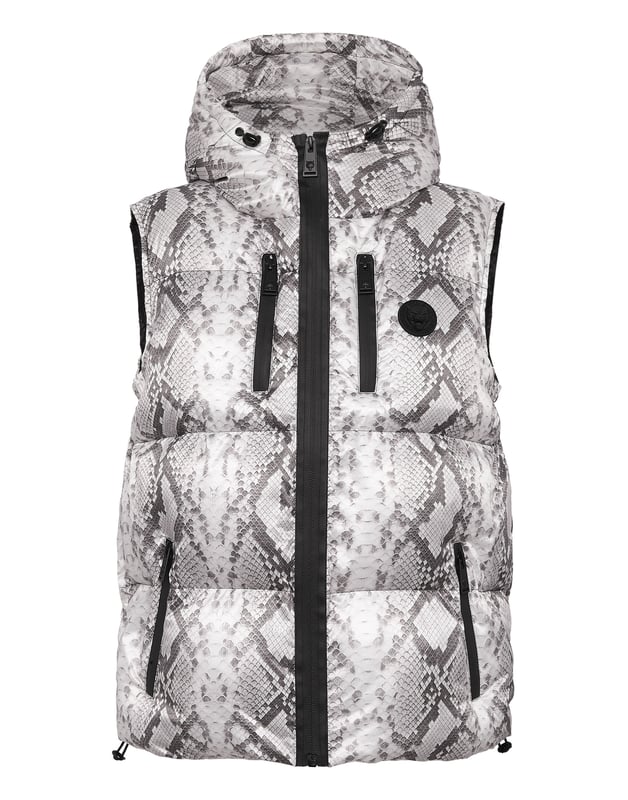 Echa un vistazo a esta chaqueta sin mangas con capucha, acolchada y aislante, adecuada para después del entrenamiento. Cálida, ligera y con una protección óptima.   Estampado de pitón, nylon y acolchado.    Estampado de la marca en la espalda   La capucha se puede plegar para formar un cuello alto protector   Cierre de cremallera impermeable en la parte delantera y los bolsillos    Parche de silicona 3D cosido en el pecho izquierdo   Dobladillo inferior elástico   Forro interior   Aislamiento sintético