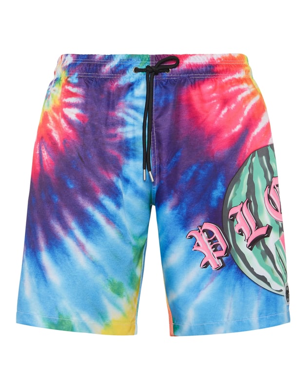 Pas ook je vrije tijd look aan. Wij stellen deze zwemboxers met tie-dye print voor.   Tie-dye nylon met het merk en een watermeloenprint op het linkerbeen   Elastische tailleband met trekkoord   Rubberen patch met PP Hexagon opgenaaid op het linkerbeen   Twee steekzakken   Mesh binnenvoering