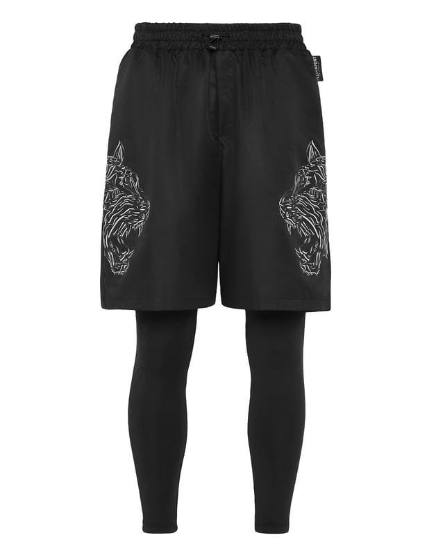 Estos joggers 2 en 1 es el complemento perfecto para alcanzar tus objetivos. Comodidad y rendimiento se suman al estilo de Plein Sport.   Jersey de nailon y tejido técnico elástico. Cintura de punto elástico con cordón de ajuste   El icónico tigre está estampado en ambas piernas del pantalón corto de nailon   Los leggings ayudan a mantener una temperatura constante durante toda la fase activa del entrenamiento   Dos bolsillos con aberturas