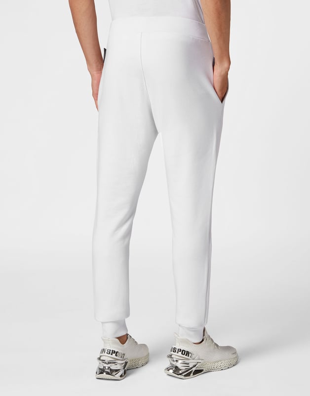 Estos joggers son el complemento perfecto para alcanzar tus objetivos. Comodidad y rendimiento se suman al estilo de Plein Sport.   Forro polar de algodón   Cintura elástica con inserción de nailon y cordón de ajuste   Dos bolsillos con aberturas   Corte holgado para una mayor comodidad   Puños inferiores de punto elástico
