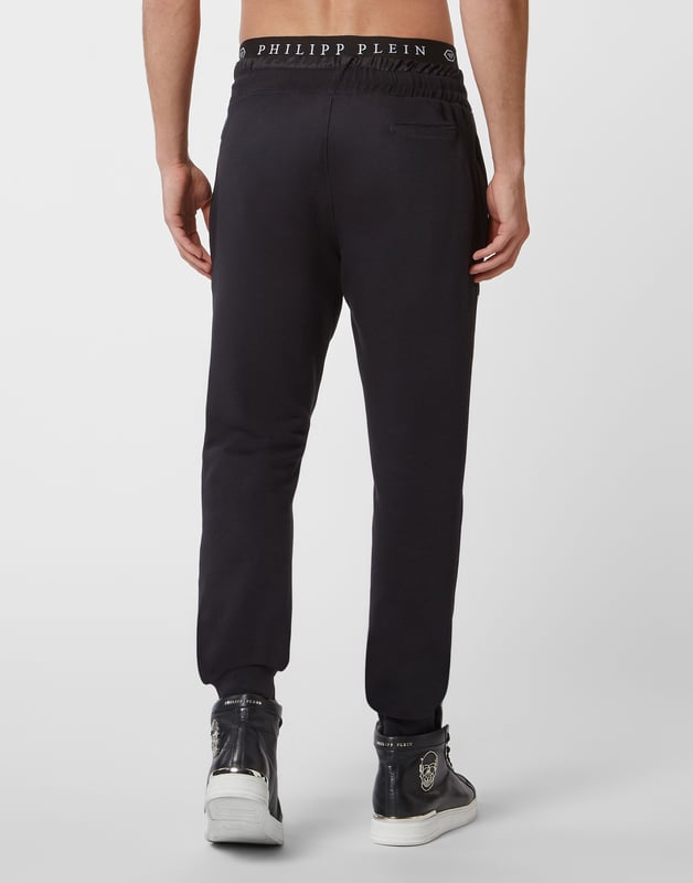 "Eleva tu estilo casual con estos pantalones de algodón que presentan un llamativo logo hexagonal impreso en los muslos. Diseñados para comodidad y estilo, estos pantalones de algodón son perfectos para agregar un toque distintivo de marca a tu vestuario diario."   Tela de algodón suave y transpirable Logo hexagonal impreso llamativo en los muslos Diseñados para comodidad y estilo Perfectos para un look casual de todos los días