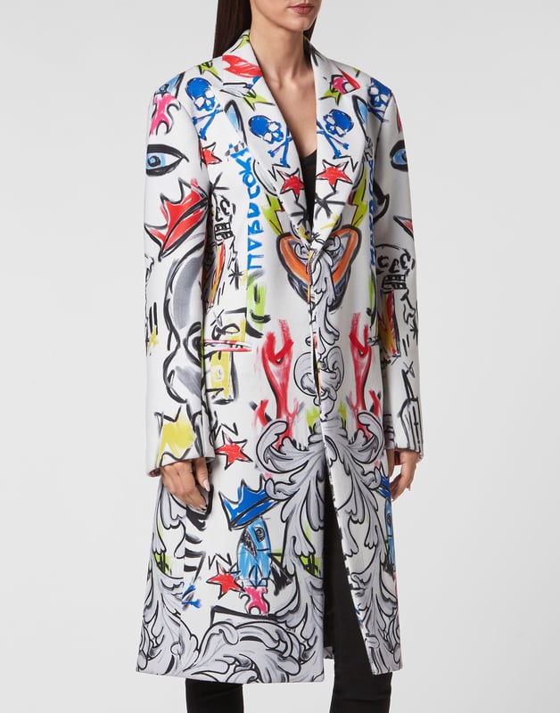 Geef je look een vleugje pure originaliteit. Doe het met deze lange overjas van polyester canvas met Graffiti-print. Verborgen knoopsluiting. Twee paspelzakken. Binnenvoering.