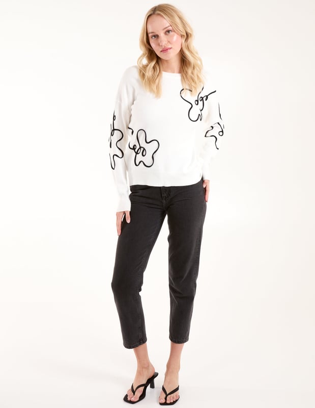 This cute jumper is sure to keep you warm and looking great all season long. Team with PU leggings and dress up our look.
50% Viscose, 28% Polyester, 22% Nylon