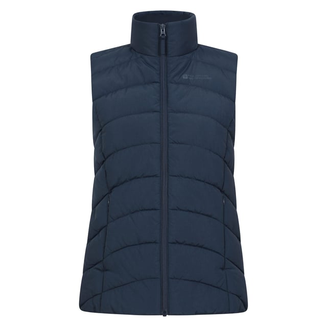 100% Nylon. Füllung: Microfaser. Design: Gesteppt. Gewebetechnik: Wasserabweisend, Leicht, Wasserbeständig. Ärmellos. Stehkragen. Taschenart: Zwei Seitentaschen, Reißverschluss. Durchgehender Reißverschluss. 30 DE: 81,28 cm. 32 DE: 84 cm. 34 DE: 90,17 cm. 36 DE: 96,52 cm. 38 DE: 102 cm. 40 DE: 107 cm. 46 DE: 121,92 cm. 48 DE: 127 cm. 50 DE: 132 cm. 44 DE: 116,84 cm. 42 DE: 112 cm.