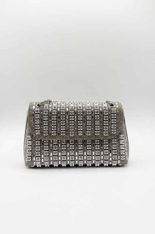 Make a bold statement with the Silver Embellished Clutch Bag. With intricate embellishments, this eye-catching piece brings a playful yet chic touch to any outfit. Carry it as a standout double chain shoulder bag or use the chain strap for crossbody. Perfect for adding flair to your look, this bag is a celebration of style.
Colour: Silver
Material: Rhinestone, ABS, Polyester, Metal
Care: Spot Clean Only
SKU: HB331921
Size: L:21 H:14cm W:5.5cm