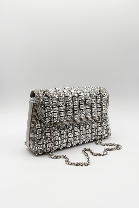 Make a bold statement with the Silver Embellished Clutch Bag. With intricate embellishments, this eye-catching piece brings a playful yet chic touch to any outfit. Carry it as a standout double chain shoulder bag or use the chain strap for crossbody. Perfect for adding flair to your look, this bag is a celebration of style.
Colour: Silver
Material: Rhinestone, ABS, Polyester, Metal
Care: Spot Clean Only
SKU: HB331921
Size: L:21 H:14cm W:5.5cm