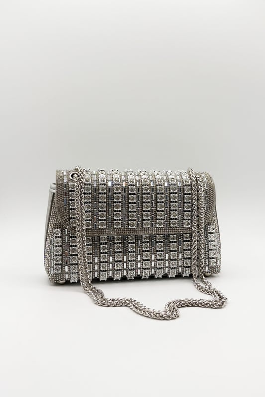 Make a bold statement with the Silver Embellished Clutch Bag. With intricate embellishments, this eye-catching piece brings a playful yet chic touch to any outfit. Carry it as a standout double chain shoulder bag or use the chain strap for crossbody. Perfect for adding flair to your look, this bag is a celebration of style.
Colour: Silver
Material: Rhinestone, ABS, Polyester, Metal
Care: Spot Clean Only
SKU: HB331921
Size: L:21 H:14cm W:5.5cm