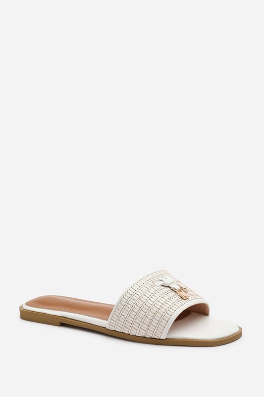 Introducing our Alaska strap sandal with front straw strap lock detail, the perfect combination of style and comfort. These sliders are an essential addition to your footwear collection, offering versatility and elegance for any occasion.
Key Features:

Lock Detail strap: The stunning lock detail strap on the front adds a touch of glamour and makes these sliders stand out from the crowd.


Chic Design: The faux leather material gives these sliders a sophisticated look that will elevate any outfit, whether you're dressing up for a special occasion or keeping it casual for daily use.
Comfortable Fit: We understand the importance of comfort, which is why these sliders are designed with a comfortable fit in mind. Slip them on effortlessly and enjoy a relaxed feel that lasts all day.
Durable Construction: Crafted with high-quality materials, these sliders are built to last. The breathable and odor-resistant foam ensures a comfortable and fresh wearing experience.
Perfect for Any Occasion:&nbsp;Whether you're headed to the beach, a casual outing, or a night out with friends, these versatile sliders are suitable for any occasion, adding a touch of elegance to your look.

Specifications:

Material: Faux Leather
Closure: Slip-on
Sole: Rubber sole for comfort and traction

Invest in our Alaska strap sandal with front straw strap lock detail and experience the perfect blend of style, comfort, and durability. Step out with confidence and make a fashion statement with every stride.