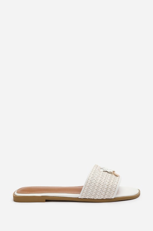 Introducing our Alaska strap sandal with front straw strap lock detail, the perfect combination of style and comfort. These sliders are an essential addition to your footwear collection, offering versatility and elegance for any occasion.
Key Features:

Lock Detail strap: The stunning lock detail strap on the front adds a touch of glamour and makes these sliders stand out from the crowd.


Chic Design: The faux leather material gives these sliders a sophisticated look that will elevate any outfit, whether you're dressing up for a special occasion or keeping it casual for daily use.
Comfortable Fit: We understand the importance of comfort, which is why these sliders are designed with a comfortable fit in mind. Slip them on effortlessly and enjoy a relaxed feel that lasts all day.
Durable Construction: Crafted with high-quality materials, these sliders are built to last. The breathable and odor-resistant foam ensures a comfortable and fresh wearing experience.
Perfect for Any Occasion:&nbsp;Whether you're headed to the beach, a casual outing, or a night out with friends, these versatile sliders are suitable for any occasion, adding a touch of elegance to your look.

Specifications:

Material: Faux Leather
Closure: Slip-on
Sole: Rubber sole for comfort and traction

Invest in our Alaska strap sandal with front straw strap lock detail and experience the perfect blend of style, comfort, and durability. Step out with confidence and make a fashion statement with every stride.
