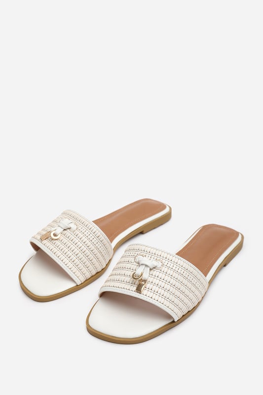 Introducing our Alaska strap sandal with front straw strap lock detail, the perfect combination of style and comfort. These sliders are an essential addition to your footwear collection, offering versatility and elegance for any occasion.
Key Features:

Lock Detail strap: The stunning lock detail strap on the front adds a touch of glamour and makes these sliders stand out from the crowd.


Chic Design: The faux leather material gives these sliders a sophisticated look that will elevate any outfit, whether you're dressing up for a special occasion or keeping it casual for daily use.
Comfortable Fit: We understand the importance of comfort, which is why these sliders are designed with a comfortable fit in mind. Slip them on effortlessly and enjoy a relaxed feel that lasts all day.
Durable Construction: Crafted with high-quality materials, these sliders are built to last. The breathable and odor-resistant foam ensures a comfortable and fresh wearing experience.
Perfect for Any Occasion:&nbsp;Whether you're headed to the beach, a casual outing, or a night out with friends, these versatile sliders are suitable for any occasion, adding a touch of elegance to your look.

Specifications:

Material: Faux Leather
Closure: Slip-on
Sole: Rubber sole for comfort and traction

Invest in our Alaska strap sandal with front straw strap lock detail and experience the perfect blend of style, comfort, and durability. Step out with confidence and make a fashion statement with every stride.