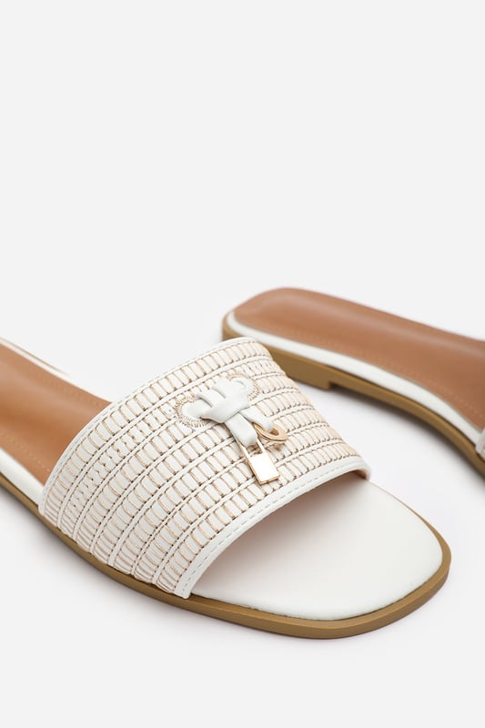 Introducing our Alaska strap sandal with front straw strap lock detail, the perfect combination of style and comfort. These sliders are an essential addition to your footwear collection, offering versatility and elegance for any occasion.
Key Features:

Lock Detail strap: The stunning lock detail strap on the front adds a touch of glamour and makes these sliders stand out from the crowd.


Chic Design: The faux leather material gives these sliders a sophisticated look that will elevate any outfit, whether you're dressing up for a special occasion or keeping it casual for daily use.
Comfortable Fit: We understand the importance of comfort, which is why these sliders are designed with a comfortable fit in mind. Slip them on effortlessly and enjoy a relaxed feel that lasts all day.
Durable Construction: Crafted with high-quality materials, these sliders are built to last. The breathable and odor-resistant foam ensures a comfortable and fresh wearing experience.
Perfect for Any Occasion:&nbsp;Whether you're headed to the beach, a casual outing, or a night out with friends, these versatile sliders are suitable for any occasion, adding a touch of elegance to your look.

Specifications:

Material: Faux Leather
Closure: Slip-on
Sole: Rubber sole for comfort and traction

Invest in our Alaska strap sandal with front straw strap lock detail and experience the perfect blend of style, comfort, and durability. Step out with confidence and make a fashion statement with every stride.