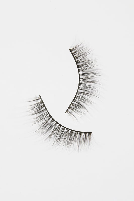 Be your own icon with Bettie Page Beauty. Flutter on by with our luxe quality synthetic lashes. These vegan friendly eyelashes have a fine black cotton band and come with an EU/FDA approved tube of adhesive. The perfect finishing touch to your pinup look! We recommend doing a skin patch test prior to using our glue. Apply a thin layer behind the ear and monitor over 24 hours before using this product. Our adhesive is for external use only.




Fluttery False Eyelashes
Vegan friendly
Fine black cotton band
EU/FDA approved tube of adhesive
