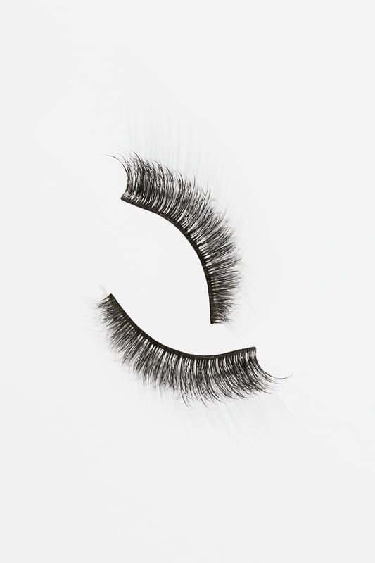 Be your own icon with Bettie Page Beauty. Flutter on by with our luxe quality synthetic lashes. These vegan friendly eyelashes have a fine black cotton band and come with an EU/FDA approved tube of adhesive. The perfect finishing touch to your pinup look! We recommend doing a skin patch test prior to using our glue. Apply a thin layer behind the ear and monitor over 24 hours before using this product. Our adhesive is for external use only.




Fluttery False Eyelashes
Vegan friendly
Fine black cotton band
EU/FDA approved tube of adhesive