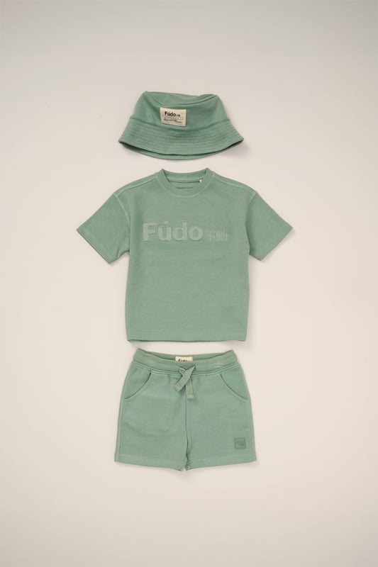 This stylish 3-piece set features a T-shirt with an applique FUDO logo, a bucket hat with a raw-edge FUDO badge  and shorts accented with a raised rubber badge. With its bold details and a perfect mix of comfort and style, this set is an ideal choice to keep your little one looking fashionable.