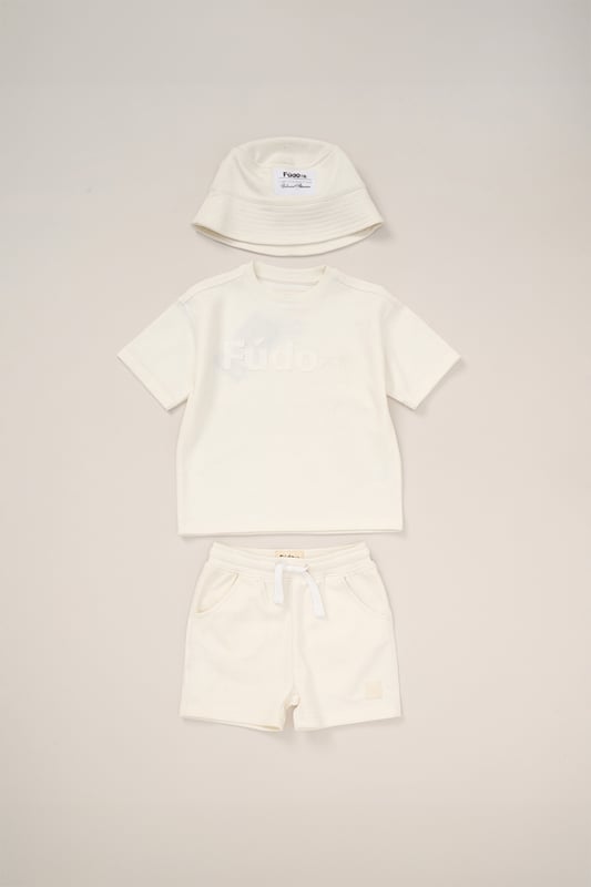 This stylish 3-piece set features a T-shirt with an applique FUDO logo, a bucket hat with a raw-edge FUDO badge  and shorts accented with a raised rubber badge. With its bold details and a perfect mix of comfort and style, this set is an ideal choice to keep your little one looking fashionable.