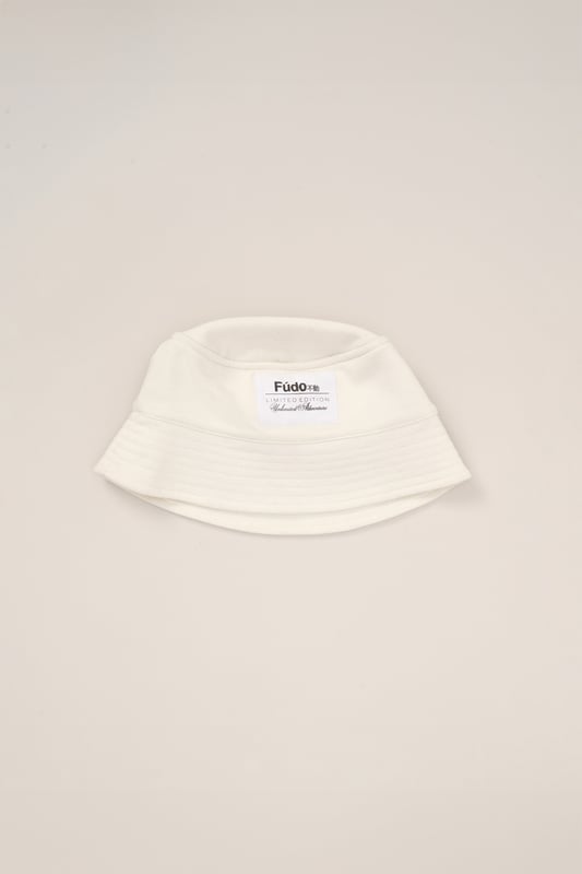 This stylish 3-piece set features a T-shirt with an applique FUDO logo, a bucket hat with a raw-edge FUDO badge  and shorts accented with a raised rubber badge. With its bold details and a perfect mix of comfort and style, this set is an ideal choice to keep your little one looking fashionable.