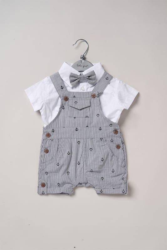 Dress your little one in style with this adorable bodysuit shirt and dungarees set by Little Gent. Complete with a charming bowtie, this outfit is perfect for any occasion. Designed with playful charm and practicality in mind, it’s an ideal choice to keep your little one looking dapper all day long.
