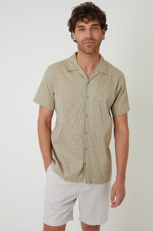 Freshen up your summer wardrobe with this textured shirt from Threadbare. This short-sleeved cotton shirt in a regular fit is designed with a revere collar and button down fastening. Team with denim shorts or smarten up with a pair of chinos.