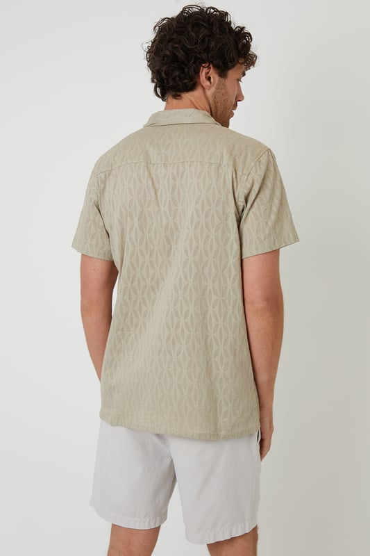 Freshen up your summer wardrobe with this textured shirt from Threadbare. This short-sleeved cotton shirt in a regular fit is designed with a revere collar and button down fastening. Team with denim shorts or smarten up with a pair of chinos.