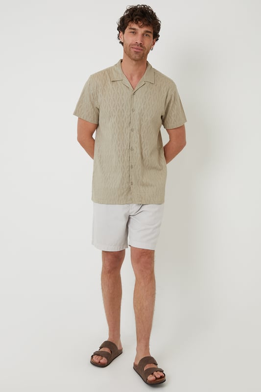 Freshen up your summer wardrobe with this textured shirt from Threadbare. This short-sleeved cotton shirt in a regular fit is designed with a revere collar and button down fastening. Team with denim shorts or smarten up with a pair of chinos.