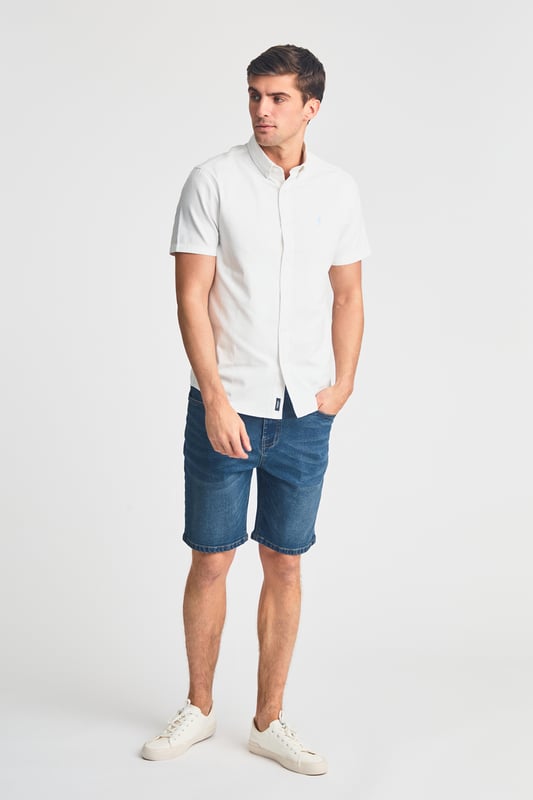 This cotton oxford style shirt from Kensington Eastside is a wardrobe staple. Features button-down collar, embroidered logo and short sleeve. Made from cotton fabric to ensure comfort and high quality. Other colours available.