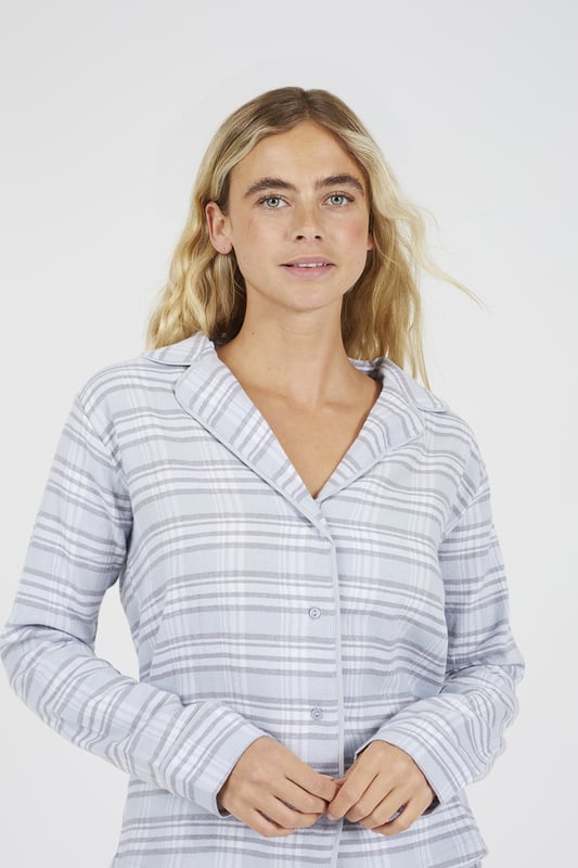 Unwind in style with this pyjama set from Brave Soul, the perfect blend of comfort and timeless charm. Made from 100% soft cotton, this set includes a long sleeve shirt and matching wide-leg trousers, both featuring an all-over classic check print. The trousers have an elasticated waist with adjustable drawcord, giving you a personalised, comfortable fit that's perfect for lounging or a great night’s sleep. Model wears UK size S.