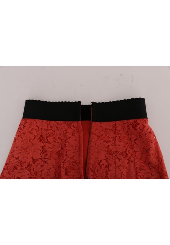 Hermoso, nuevo con etiquetas  
Hecho en Italia  
Forma lápiz por encima de la rodilla  
Color naranja vibrante  
Cierre con cremallera  
46% algodón, 43% viscosa, 11% nailon  
Forro interior: 86% seda, 4% elastano, 6% algodón, 2% nailon  
Detalles del logo  
Material: 46% algodón, 43% viscosa, 11% nailon