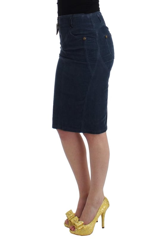 Gloednieuw met tags
  Gemaakt van 98% katoen en 2% elastaan
  Mooie blauwe kleur
  Recht silhouet
  Logo details
  Inclusief originele labels en opbergtas