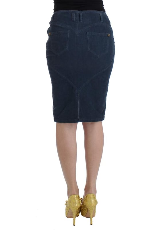 Gloednieuw met tags
  Gemaakt van 98% katoen en 2% elastaan
  Mooie blauwe kleur
  Recht silhouet
  Logo details
  Inclusief originele labels en opbergtas