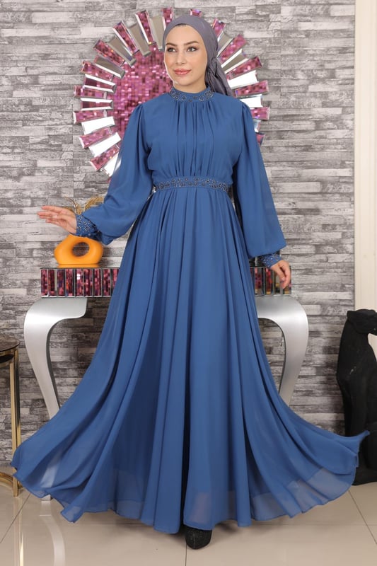 Stoffmerkmal: Hergestellt aus Chiffon-Stoff.Produktmerkmal: Es handelt sich um ein neues Hijab-Modestück der Saison. Es hat ein Innenfutter. Es hat einen Rückenreißverschluss und einen Knopf. Der Kragen und die Manschetten sind mit Steinverzierungen versehen. Die Manschettenknöpfe sind aktiv. Der Gürtel ist verstellbar. Aufgrund von Konzeptaufnahmen kann es zu leichten Farbabweichungen vom Produkt kommen. Das Model trägt Größe 38. Größe 38 Ab